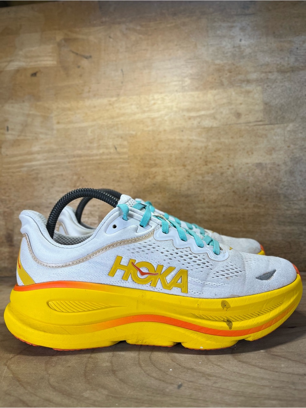 Hoka One One Bondi 9 Womens Size 8.5 Running Shoes Sneakers White Yellow